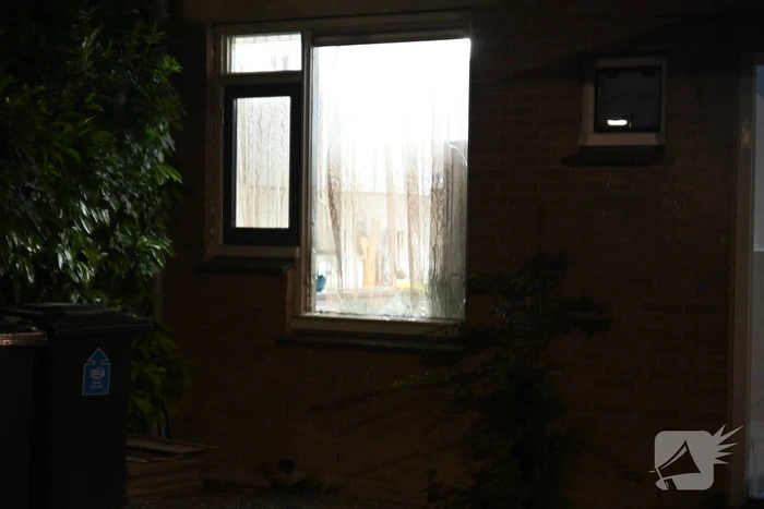 Raam uit woning geblazen bij explosie