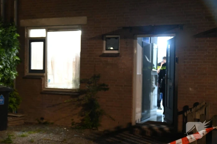 Raam uit woning geblazen bij explosie