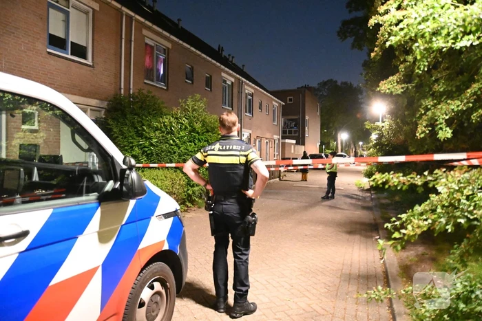 Raam uit woning geblazen bij explosie