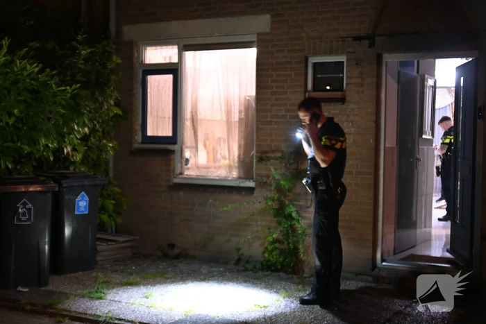 Raam uit woning geblazen bij explosie