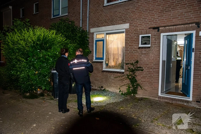 Raam uit woning geblazen bij explosie