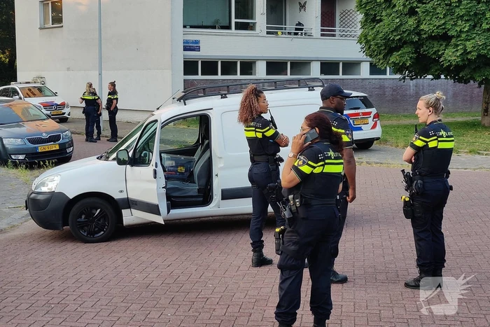 Bestuurder slaat op de vlucht politie doet onderzoek