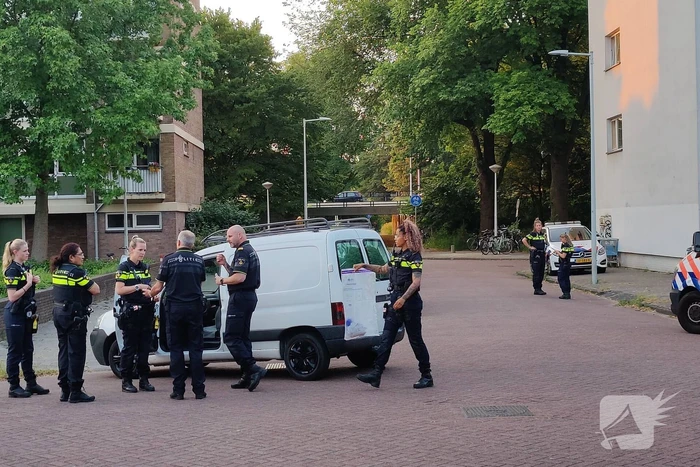 Bestuurder slaat op de vlucht politie doet onderzoek