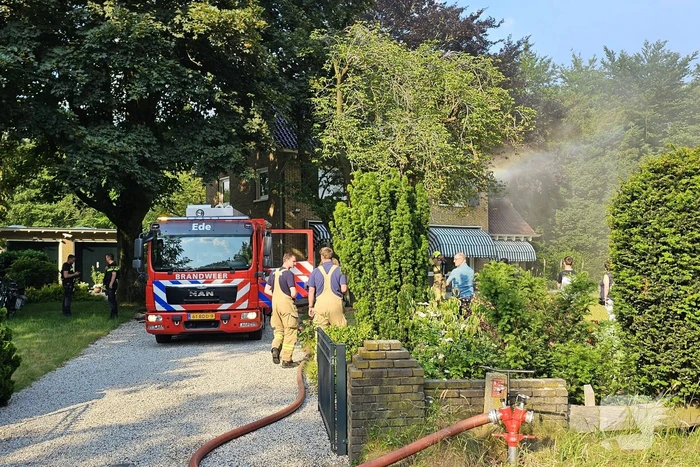 Hevige brand op bovenverdieping van woning