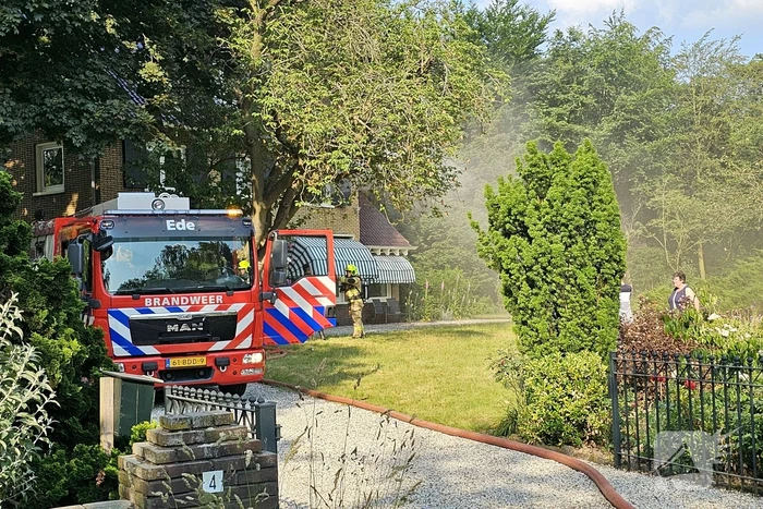 Hevige brand op bovenverdieping van woning