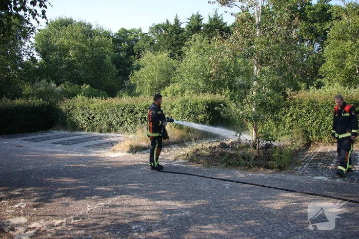 Meerdere brandhaarden op parkeerplaats