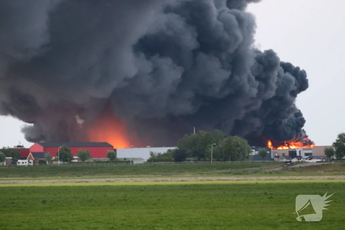 Enorme brand in houthandel