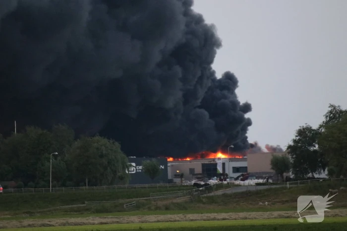 Enorme brand in houthandel