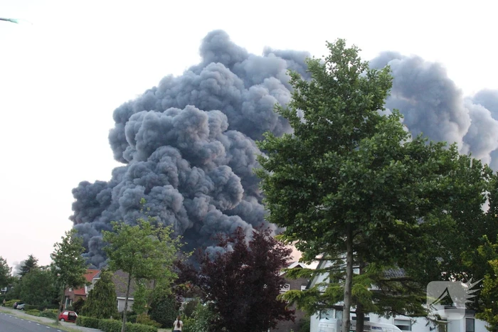 Enorme brand in houthandel