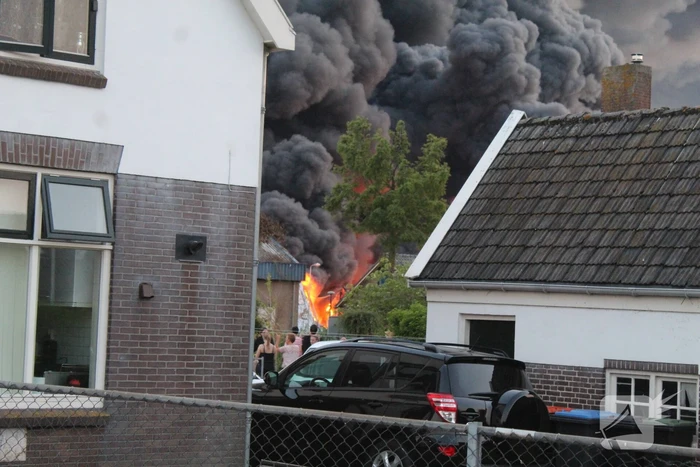 Enorme brand in houthandel