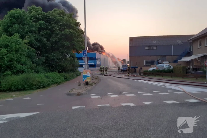 Enorme brand in houthandel