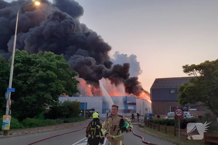 Enorme brand in houthandel