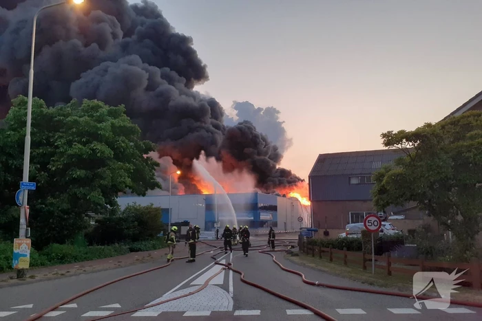 Enorme brand in houthandel