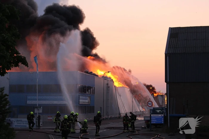 Enorme brand in houthandel