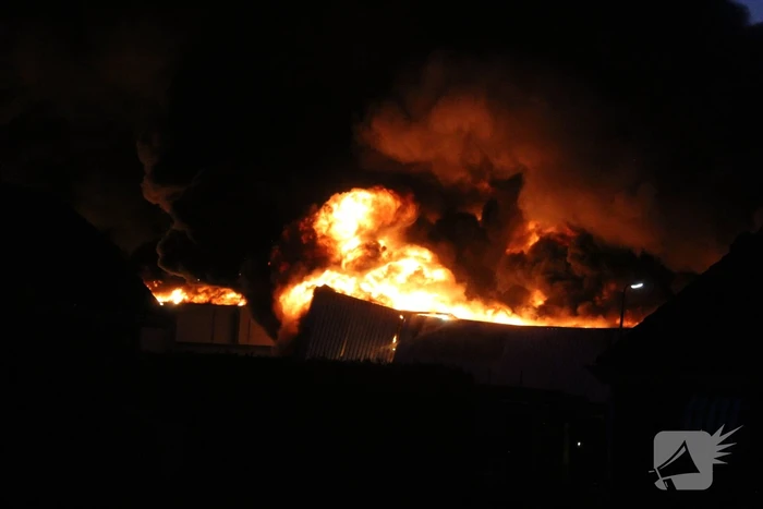 Enorme brand in houthandel