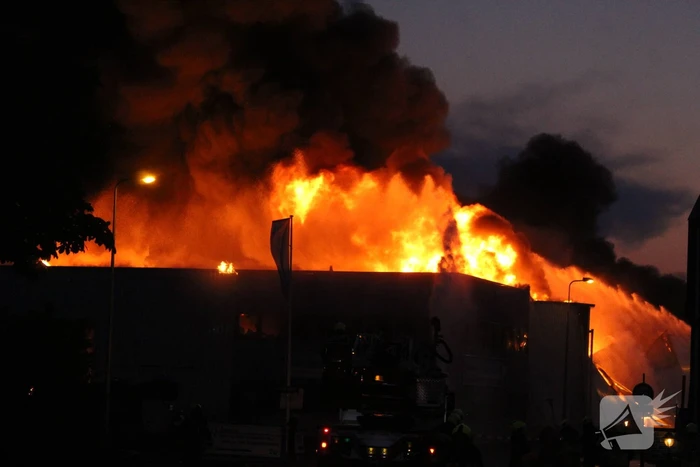 Enorme brand in houthandel