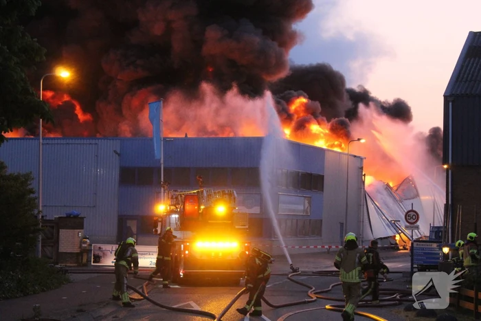 Enorme brand in houthandel