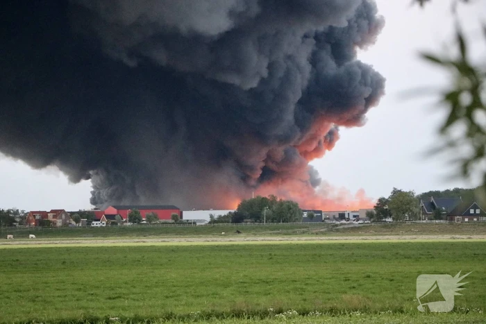 Enorme brand in houthandel