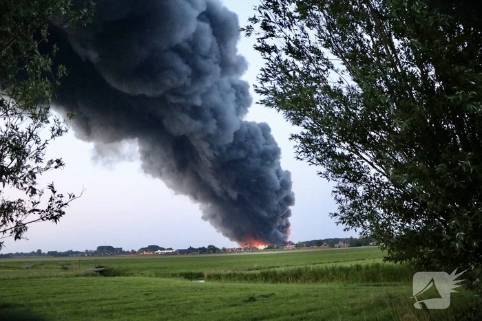Enorme brand in houthandel