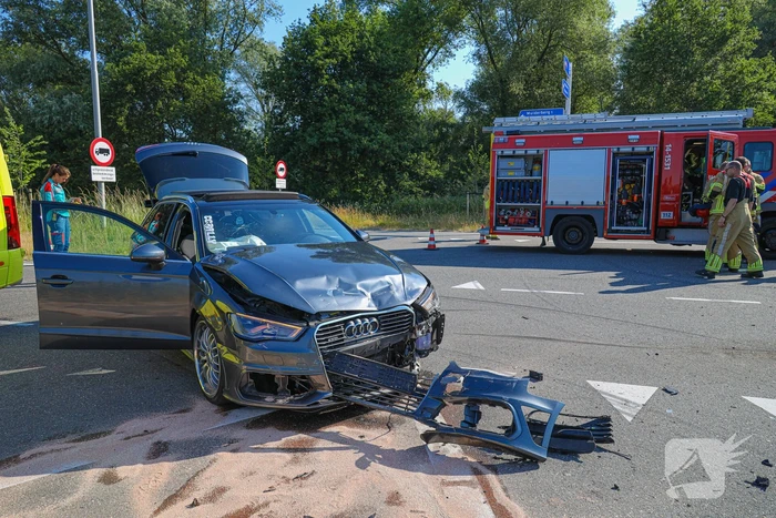 Flinke schade bij botsing op kruising