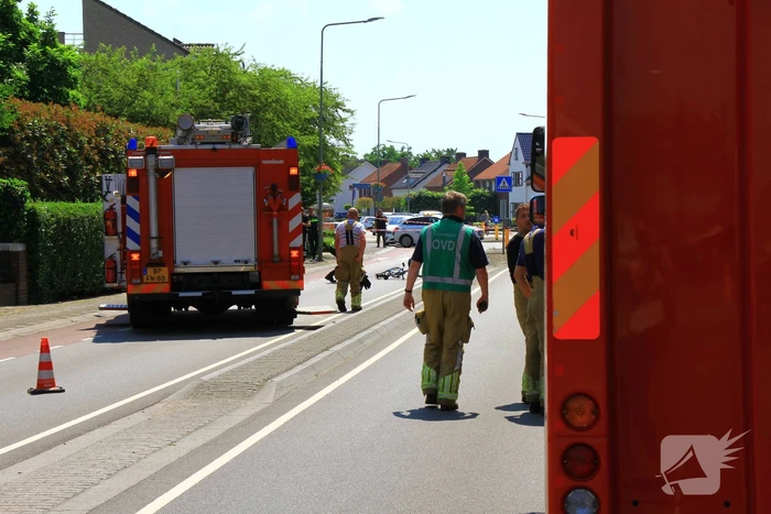 Fietser ernstig gewond bij aanrijding met busje