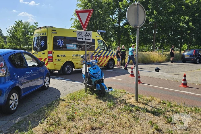Scooterrijder aangereden door auto
