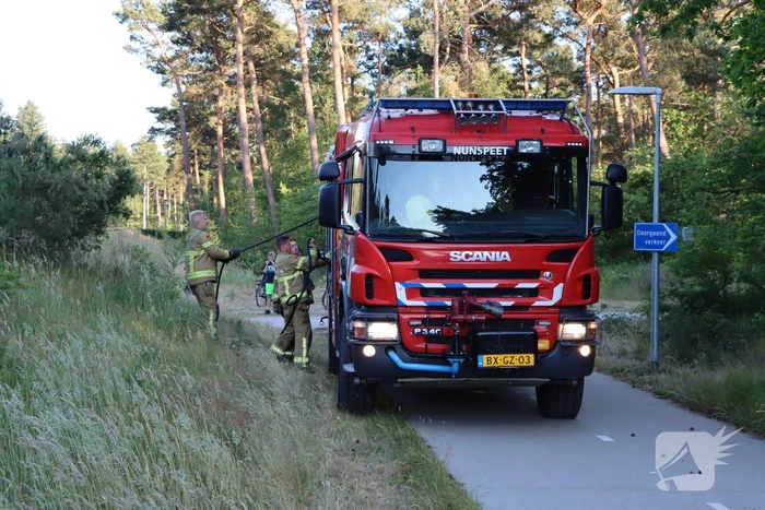 Omstanders ontdekken brand bij geluidswal