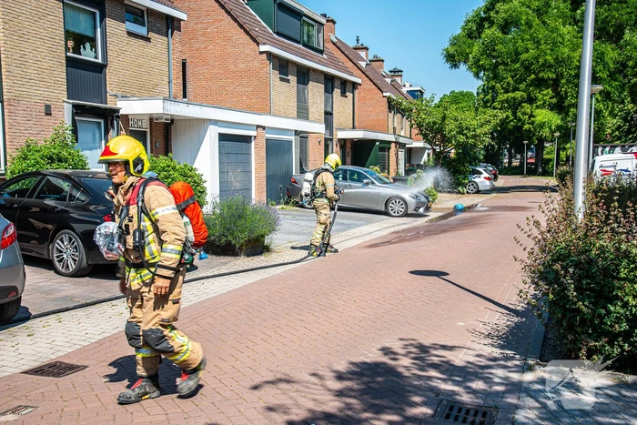 Gasfles vat vlam tijdens onkruidverbranden