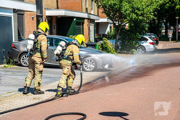 Gasfles vat vlam tijdens onkruidverbranden