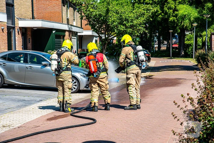 Gasfles vat vlam tijdens onkruidverbranden