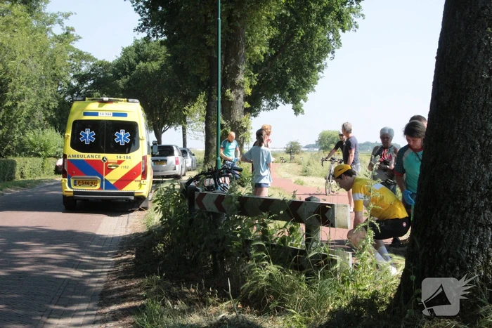 Fietsers botsen op elkaar in krappe bocht