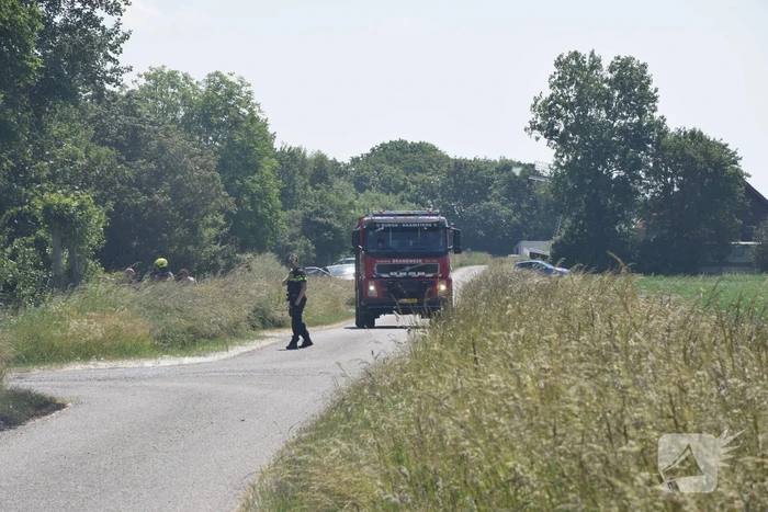Brand in weiland berm en schuur