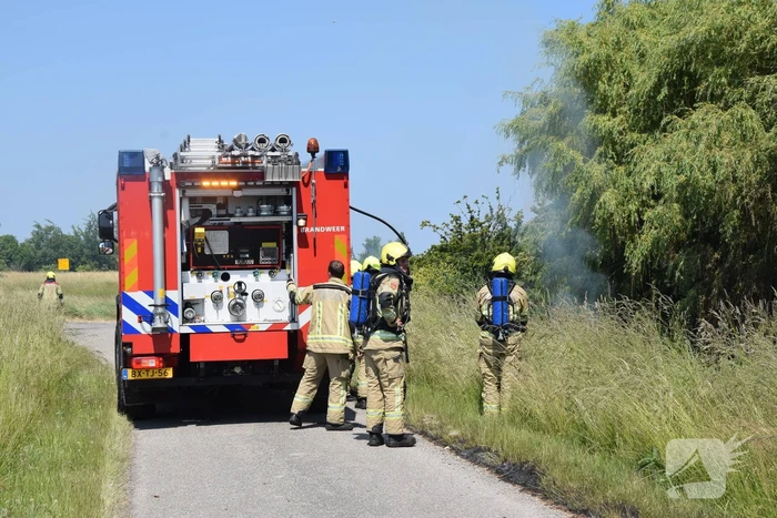 Brand in weiland berm en schuur