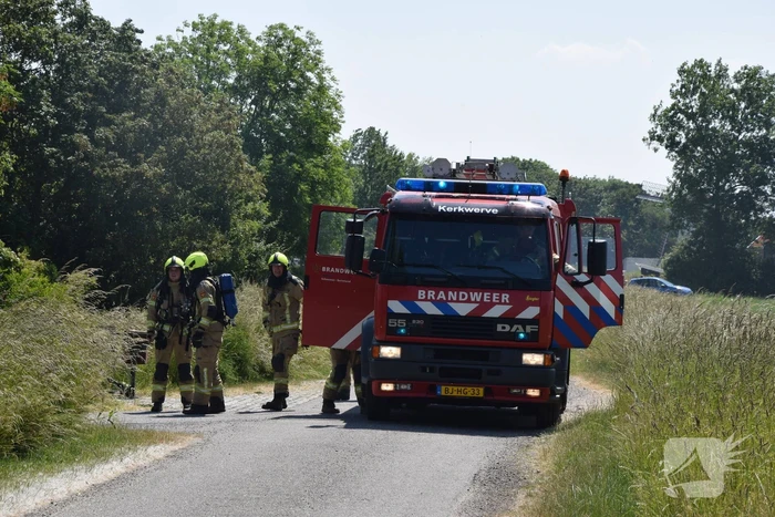 Brand in weiland berm en schuur