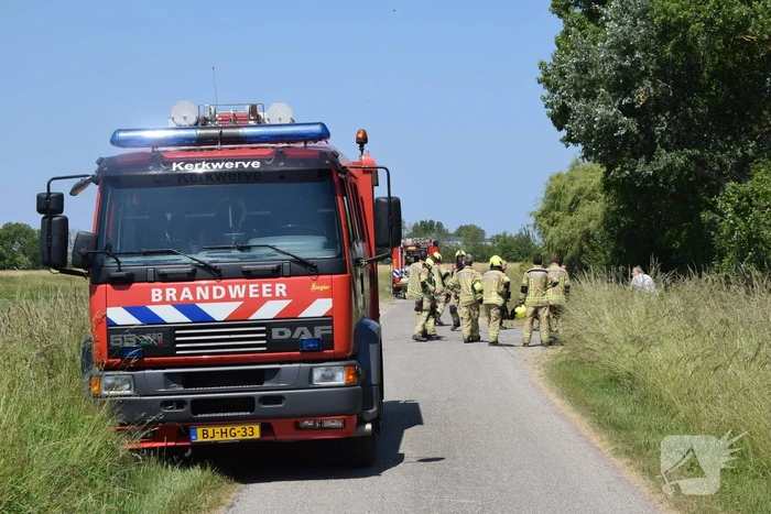 Brand in weiland berm en schuur