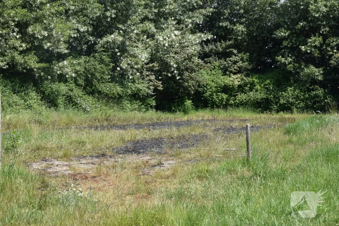 Brand in weiland berm en schuur