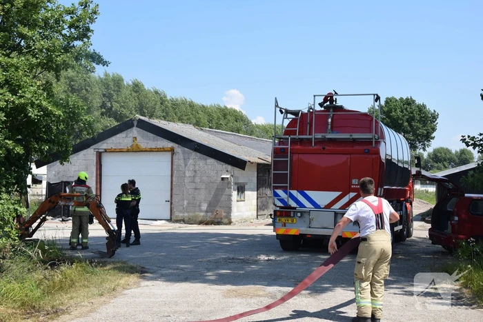 Brand in weiland berm en schuur