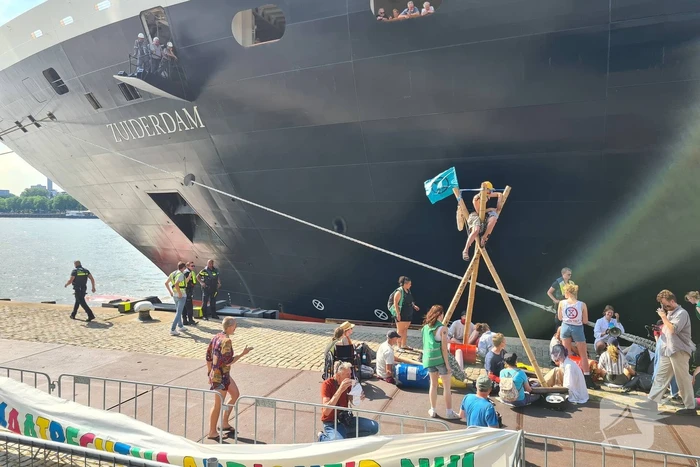 Extinction Rebellion blokkeert Holland America Line