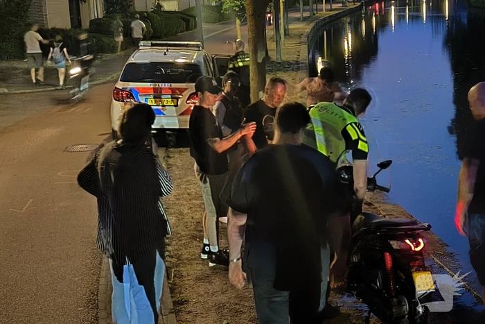 Scooterrijder onder invloed raakt te water