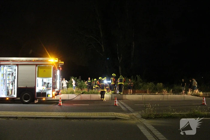 Brandweer dooft bermbrand