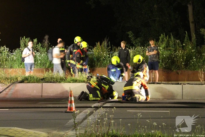 Brandweer dooft bermbrand