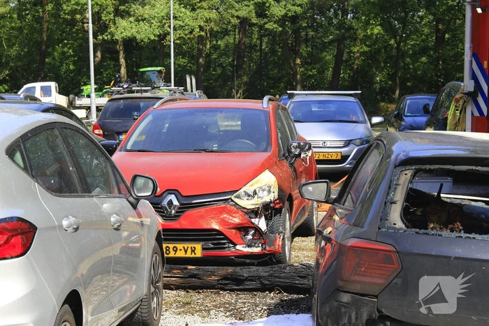 Meerdere voertuigen uitgebrand op parkeerplaats hotel
