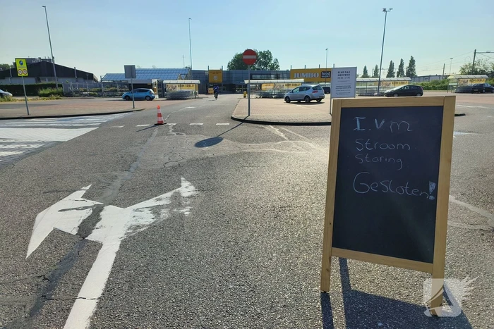 Meerdere bedrijfspanden zonder stroom