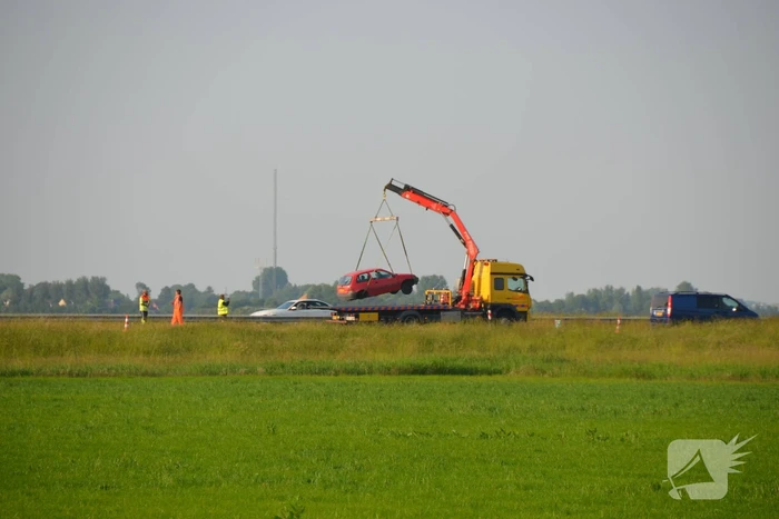 Auto raakt vangrail na eenzijdig ongeval