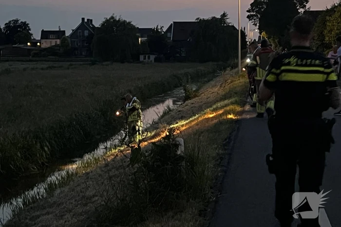 Fiets ligt dagenlang in water