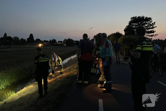 Fiets ligt dagenlang in water