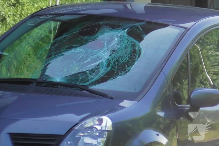Fietser geschept door auto