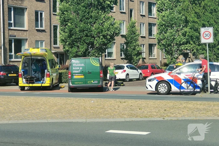 Scooterrijder en bestelbus botsen