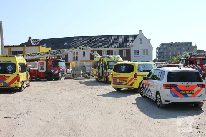 Bouwvakker komt onder betonblok terecht en raakt zwaargewond