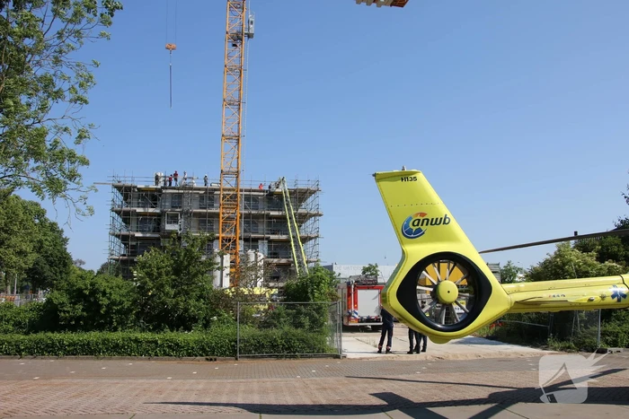 Bouwvakker komt onder betonblok terecht en raakt zwaargewond